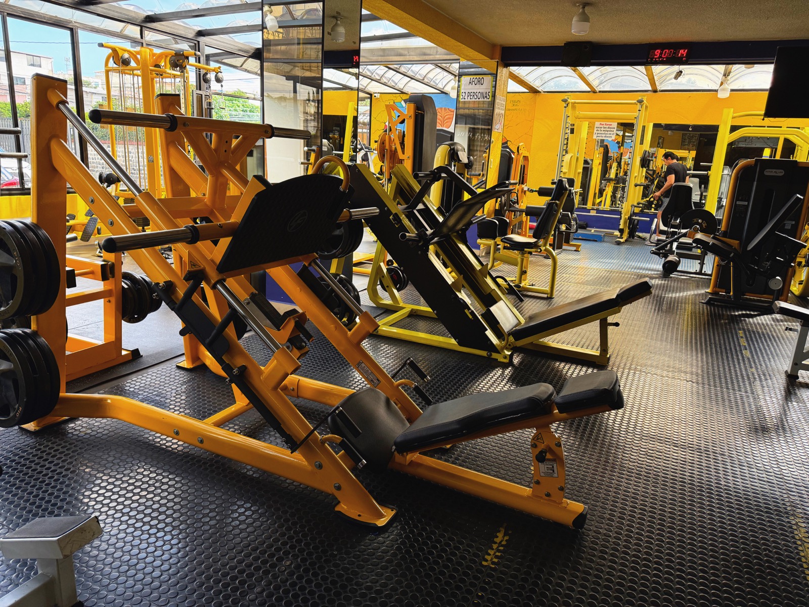 Rutinas completas en Adictos Gym Relax Center en Tumbaco